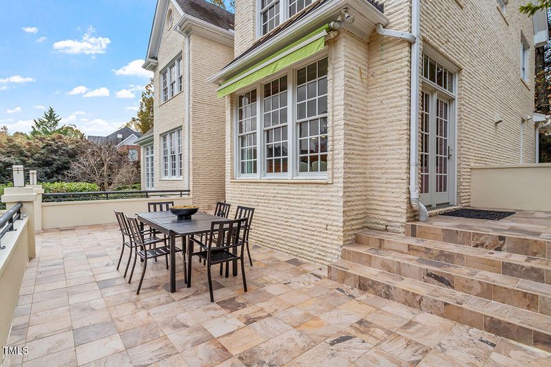 4005 George V Strong, Raleigh, NC 27612