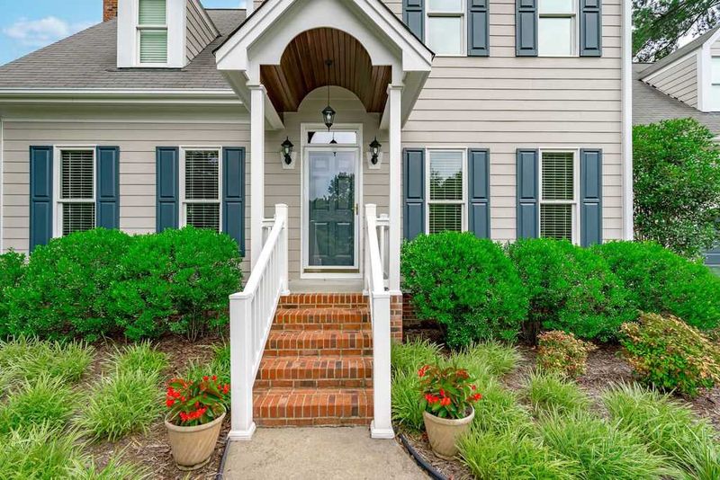 4005 Ridgebrook Bluffs Dr, Raleigh, NC 27603