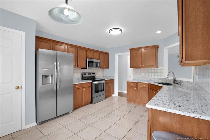 4006 Craigwood Ln, Hope Mills, NC 28348
