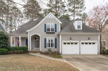 401 Acorn Falls Ct, Holly Springs, NC 27540