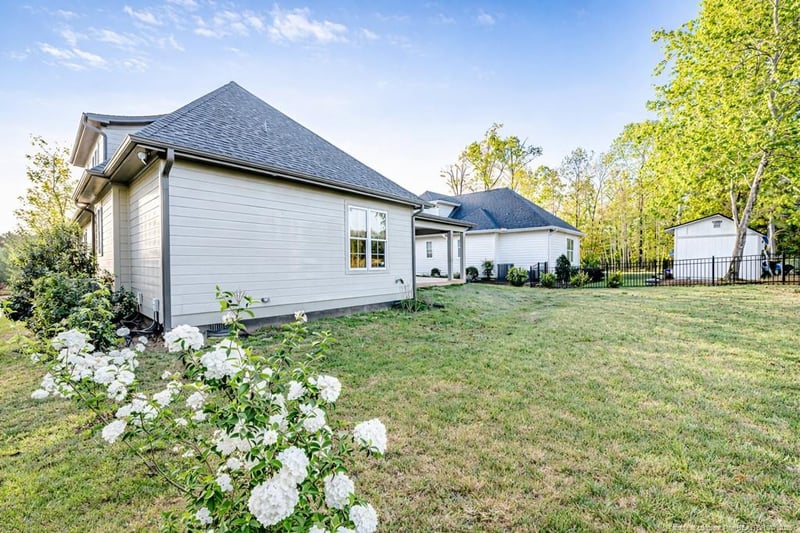 401 Bridgewater Dr, Sanford, NC 27330