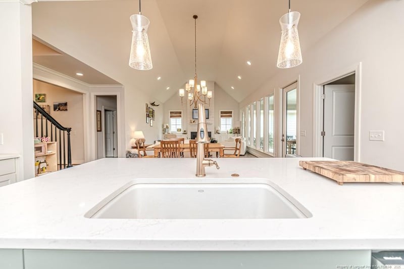 401 Bridgewater Dr, Sanford, NC 27330