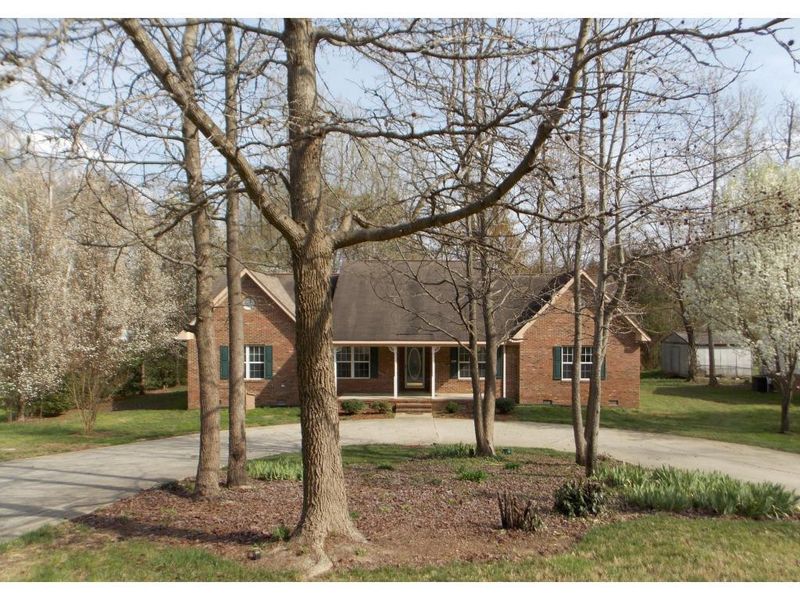 401 Brookside Dr, Burlington, NC 27217