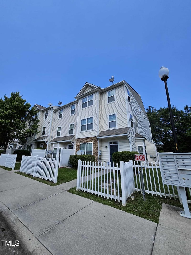 401 Coalinga Ln, Raleigh, NC 27610