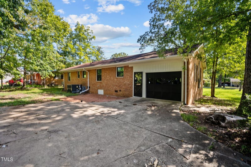 401 Crestview Dr, Durham, NC 27712