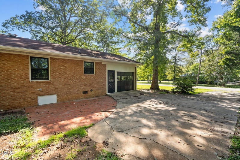 401 Crestview Dr, Durham, NC 27712