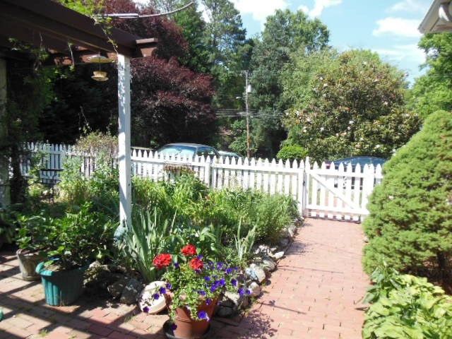 401 N Estes Dr, Chapel Hill, NC 27514