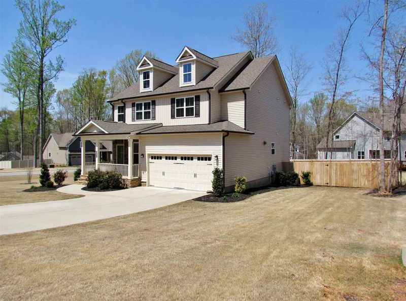 401 Forest Glen Dr, Youngsville, NC 27596