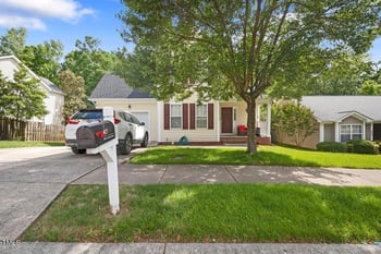 401 Holly Thorn Tc, Holly Springs, NC 27540