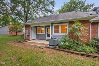 401 Huntington Park Dr, Morrisville, NC 27560