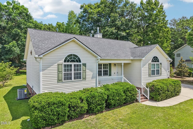 401 Kinsman Ct, Fuquay Varina, NC 27526
