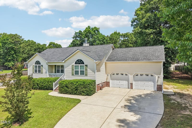 401 Kinsman Ct, Fuquay Varina, NC 27526