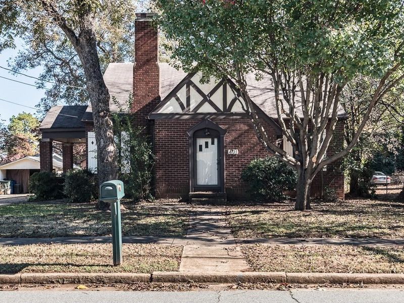 401 N Maple St, Graham, NC 27253