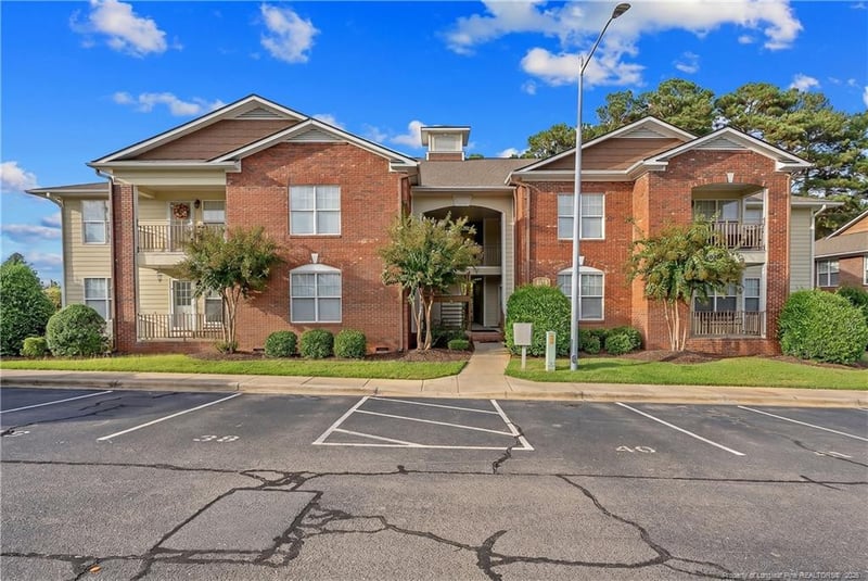 401 Meadowland Ct #4, Hope Mills, NC 28348