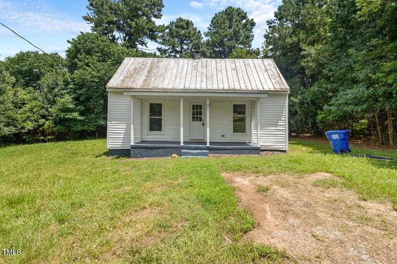 401 Prince Dr, Holly Springs, NC 27540