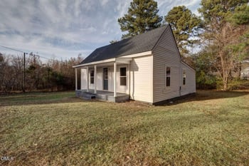 401 Prince Dr, Holly Springs, NC 27540