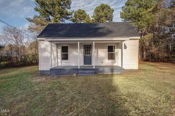 401 Prince Dr, Holly Springs, NC 27540