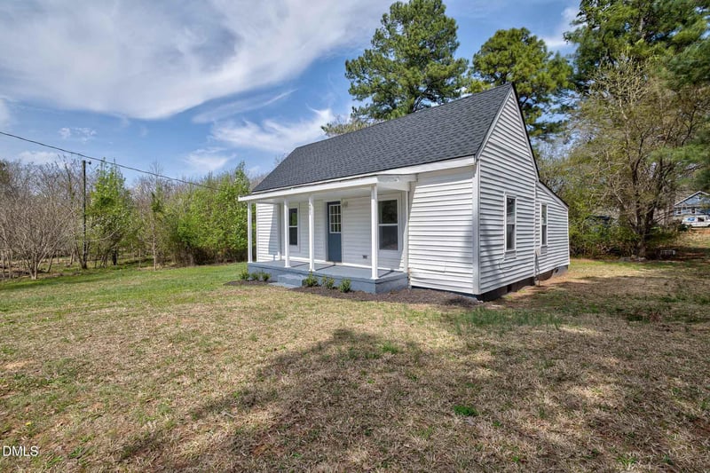 401 Prince Dr, Holly Springs, NC 27540