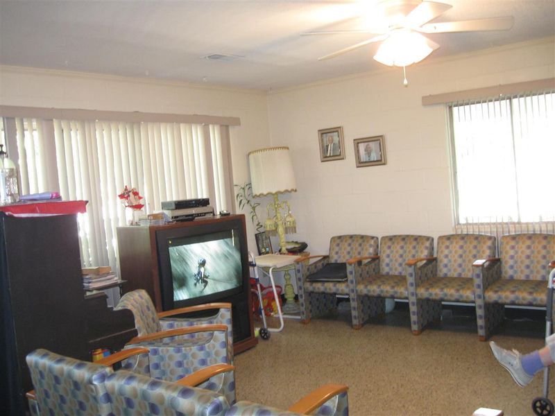 401 W Queen St, Hillsborough, NC 27278