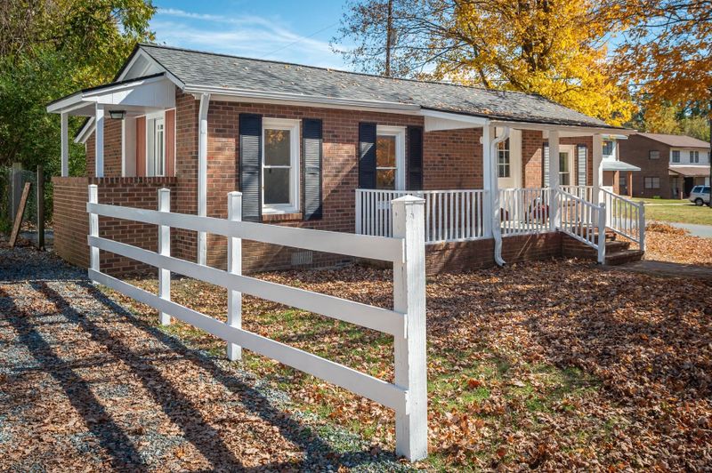 401 Walker Ave, Graham, NC 27253
