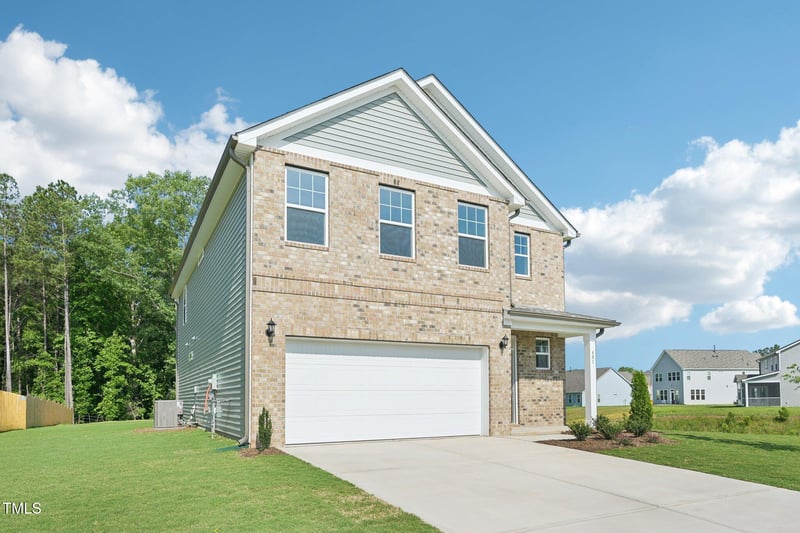 401 Winding Creek Dr, Lillington, NC 27546