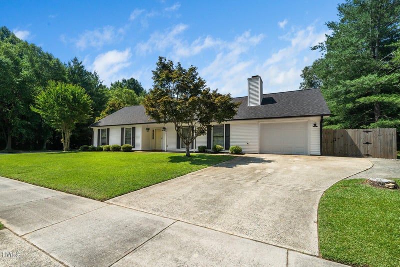 401 Wyndham Dr, Fuquay Varina, NC 27526