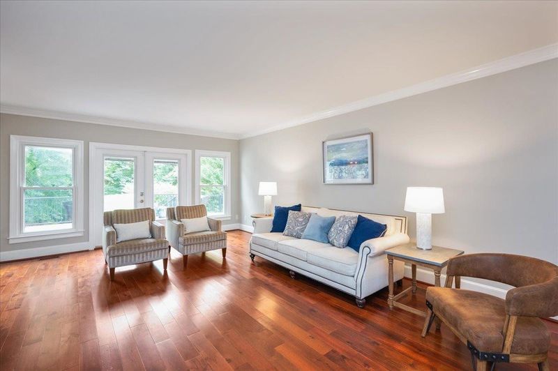 4010 Glen Laurel Dr, Raleigh, NC 27612