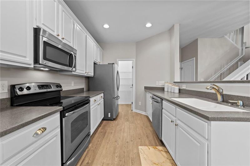 4011 Comrie Ln, Burlington, NC 27215