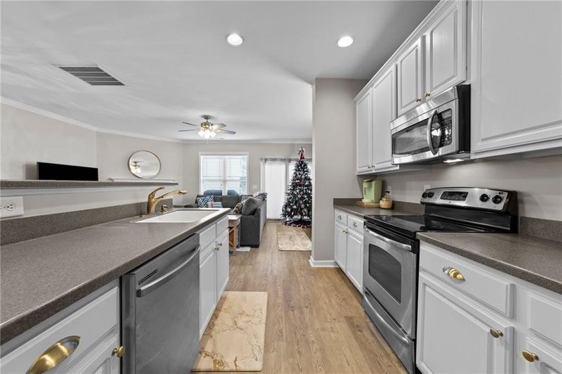 4011 Comrie Ln, Burlington, NC 27215