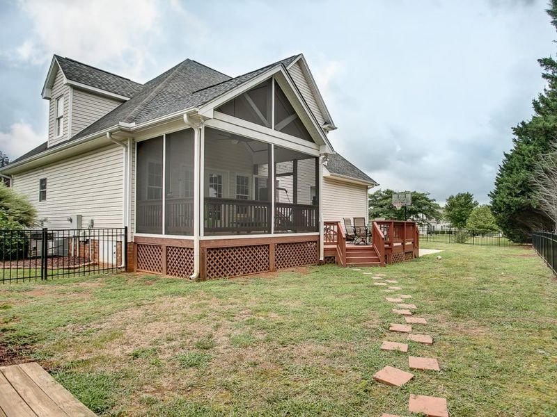 4011 Point, Mebane, NC 27302
