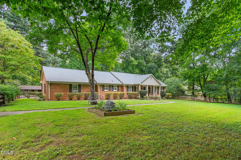 4014 Forest Oaks Ln, Mebane, NC 27302
