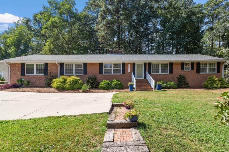 4017 Spruce Dr, Raleigh, NC 27612