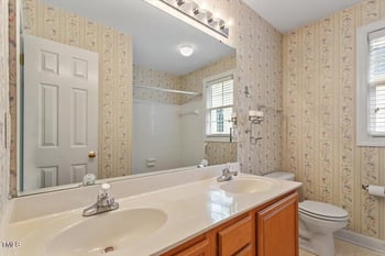 402 Cricketfield Ln, Cary, NC 27518