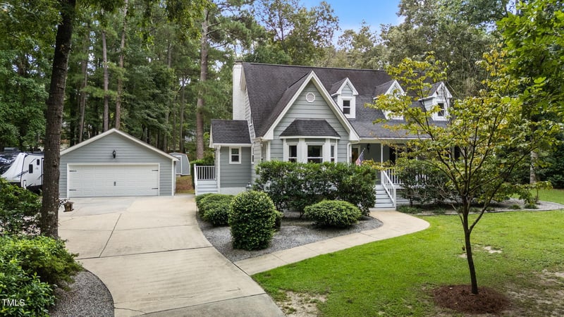 402 Cross Lake Dr, Fuquay Varina, NC 27526