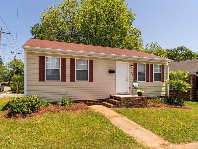 402 E Davis St, Burlington, NC 27215