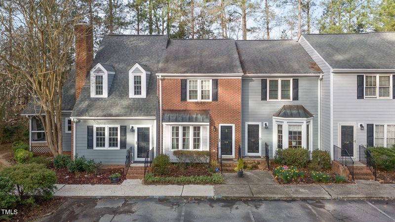 402 Gadland Ct, Raleigh, NC 27609