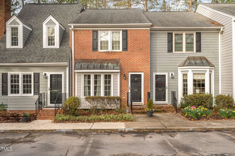 402 Gadland Ct, Raleigh, NC 27609