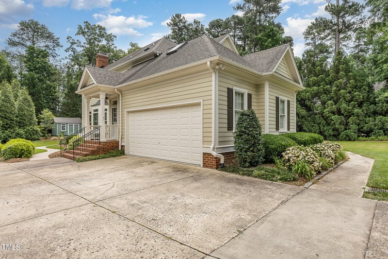 402 Greyfriars Ln, Cary, NC 27518
