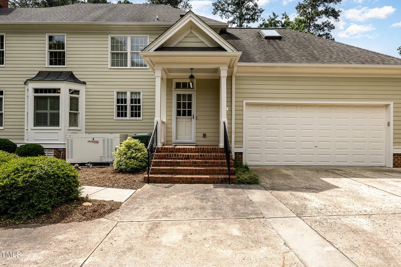402 Greyfriars Ln, Cary, NC 27518