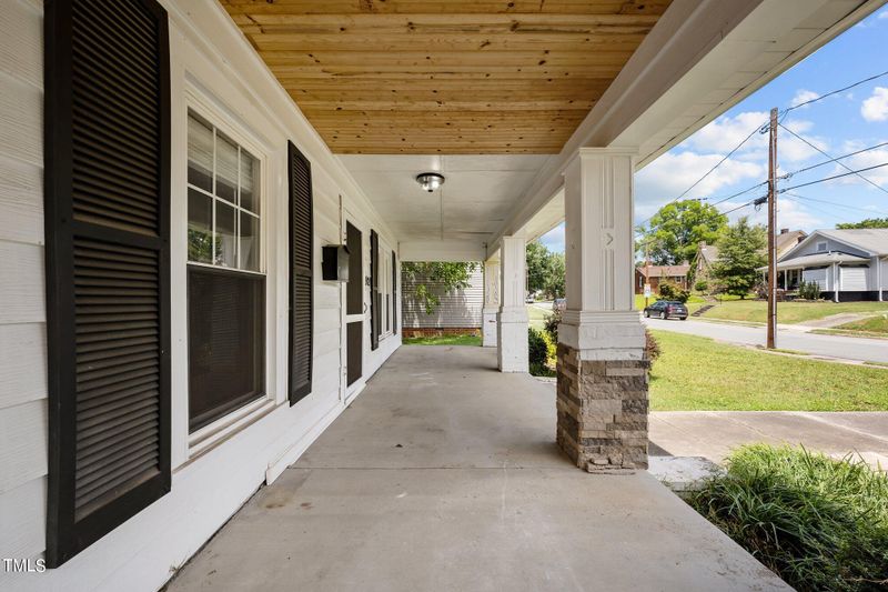 402 Hillcrest Ave, Burlington, NC 27215