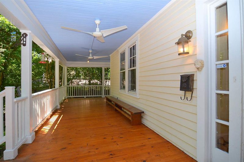 402 Hillsborough St, Chapel Hill, NC 27514