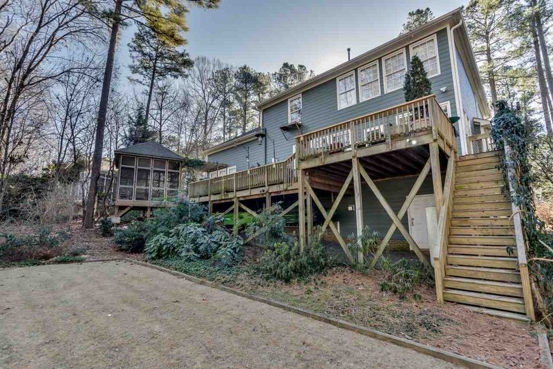 402 Hogan Woods Cir, Chapel Hill, NC 27516
