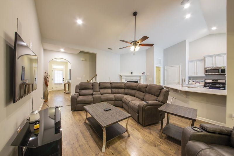 402 Holly Blossom Dr, Durham, NC 27703