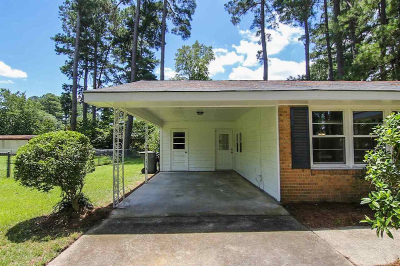 402 Pecan Dr, Selma, NC 27576