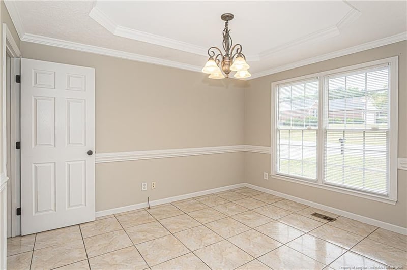 402 Roundtree Dr, Fayetteville, NC 28303
