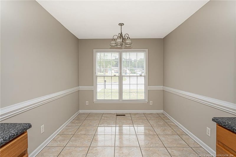 402 Roundtree Dr, Fayetteville, NC 28303