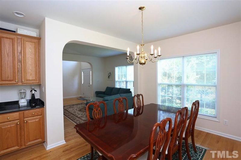 402 Somersview Dr, Chapel Hill, NC 27514