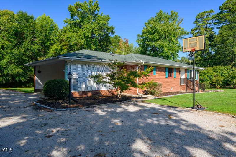402 Stallings Rd, Zebulon, NC 27597