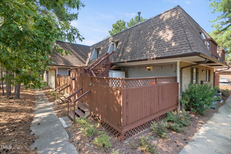 402 Summerwalk Cir, Chapel Hill, NC 27517