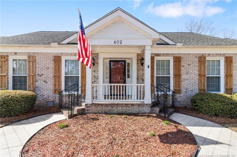 402 Thorncliff Dr, Fayetteville, NC 28303